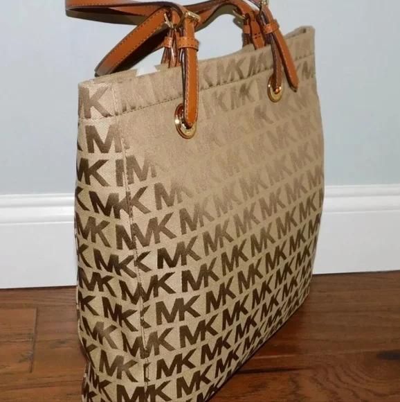 NWT Michael Kors Tote - Picture 2 of 5
